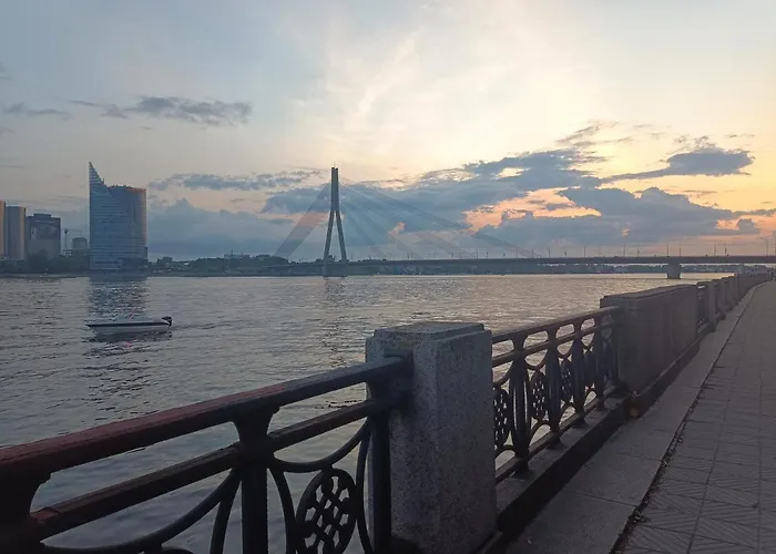 Riverside Old Town Spacious Few Steps From Dome Square And Cathedral