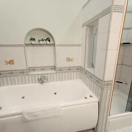 Riverside Old Town Spacious One Bedroom Few Steps From Dome Square And Cathedral