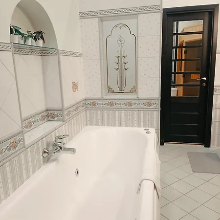 Riverside Old Town Spacious One Bedroom Few Steps From Dome Square And Cathedral Apartmán *